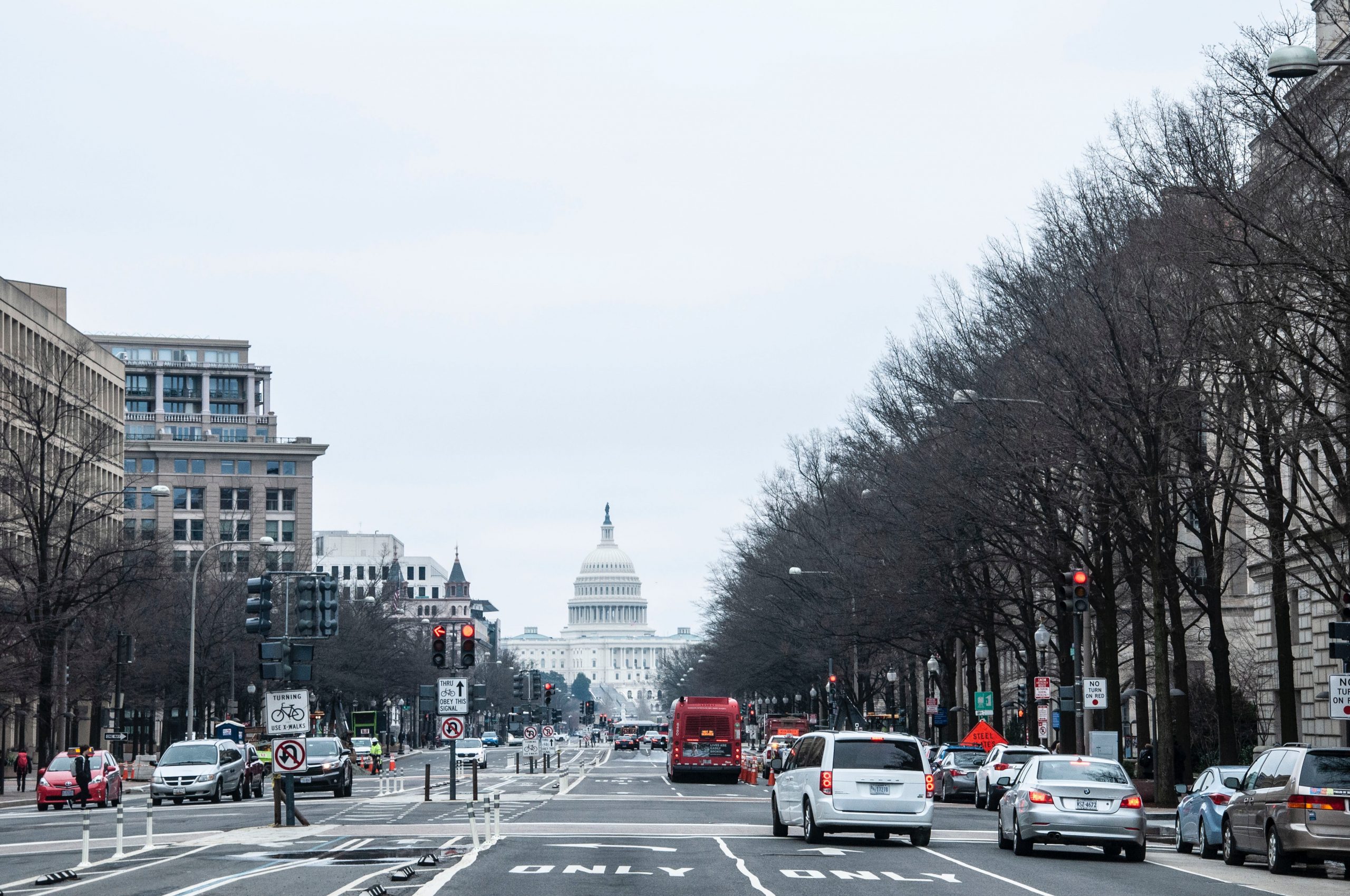 Residential Life in Washington DC: Choosing a Discount Broker for Economic Benefits